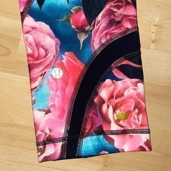 Lululemon set top + inspire crop leggings 8 rose secret garden gently preloved - Picture 9 of 16